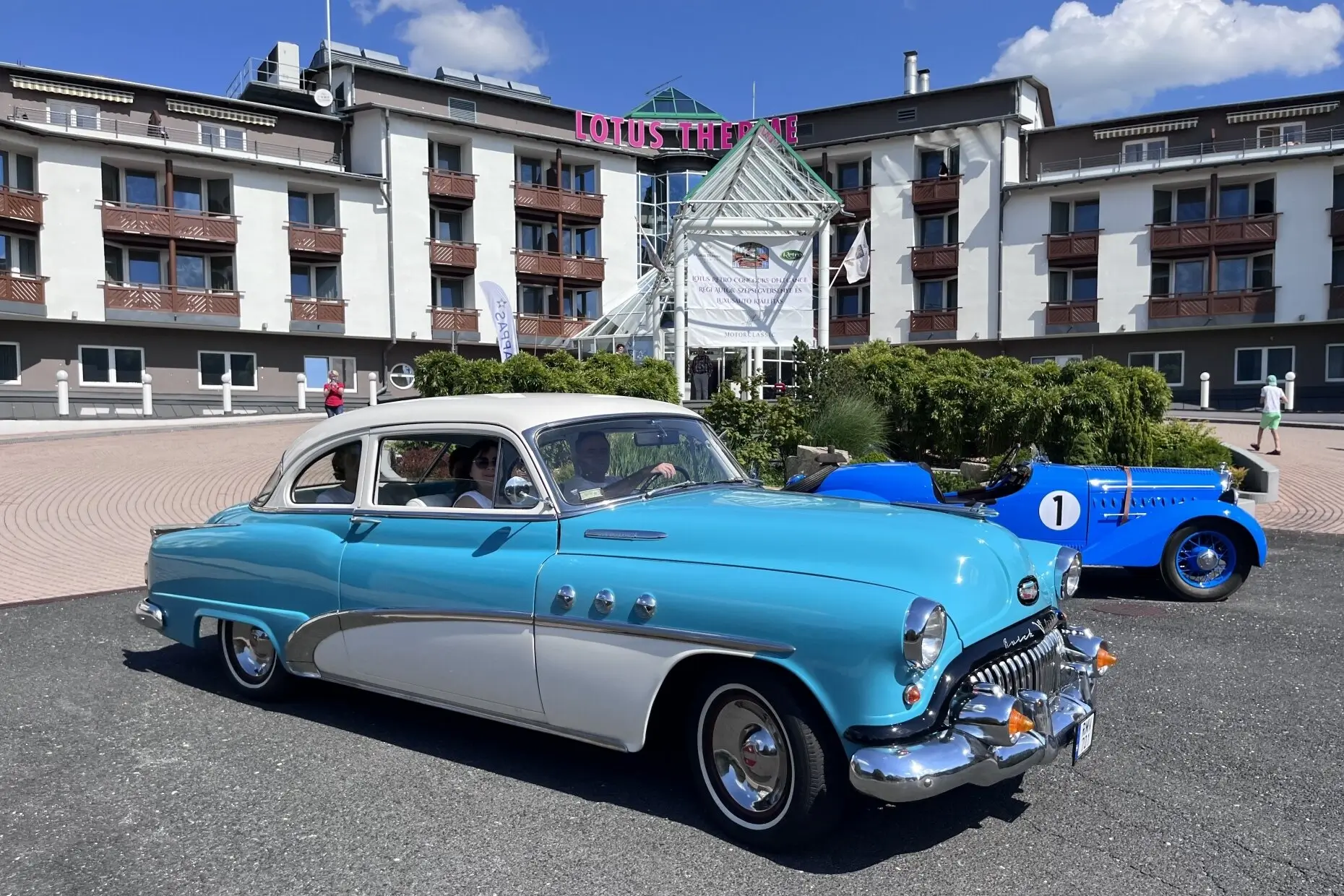 image-retro-car