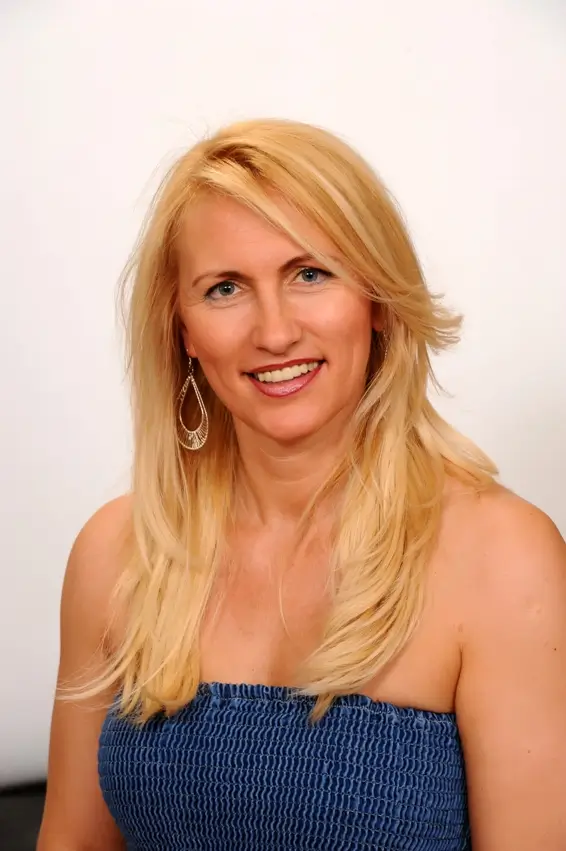 kemecsei krisztina